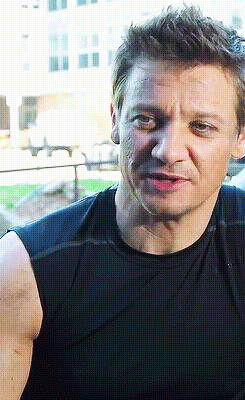 thoughtsofrenner:  uuuhshiny: HANDS Ugh! I’m slowly dying…