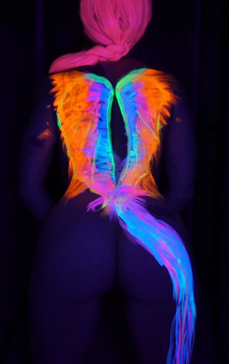 Porn Pics snaubicalsbooty:Blacklight Wings