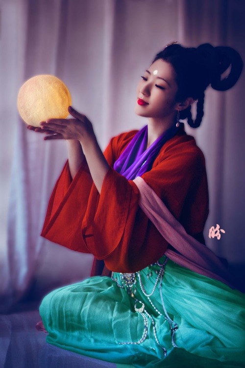 ziseviolet: remo-ny: Disney in Hanfu A Chinese take on “The Little Mermaid”, via Hanfugi