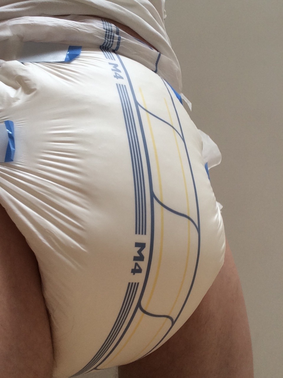 diaperedducktail:  Another big diaper, I like them really big. Thick plastic pants