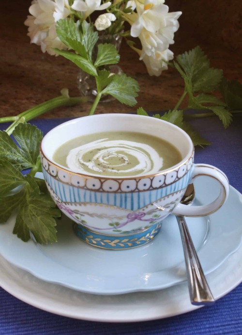 Celery Soup (Easy Recipe With or Without Cream)