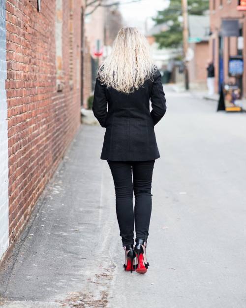 engineeringinheels:Braving the cold with Louboutin Fetish 130’s and fishnets!! #louboutinworld #chri