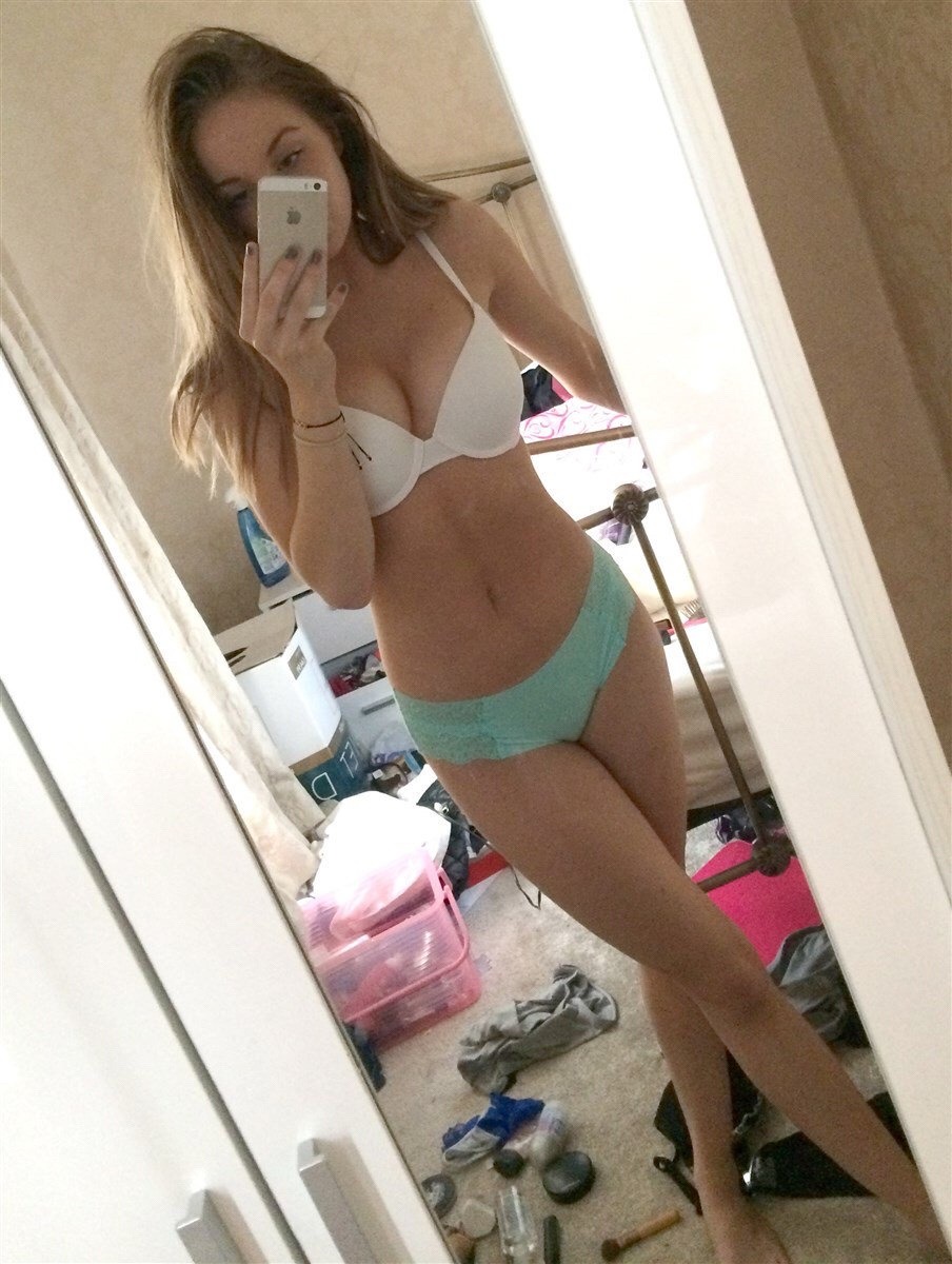 hot girls in panties mirror selfie