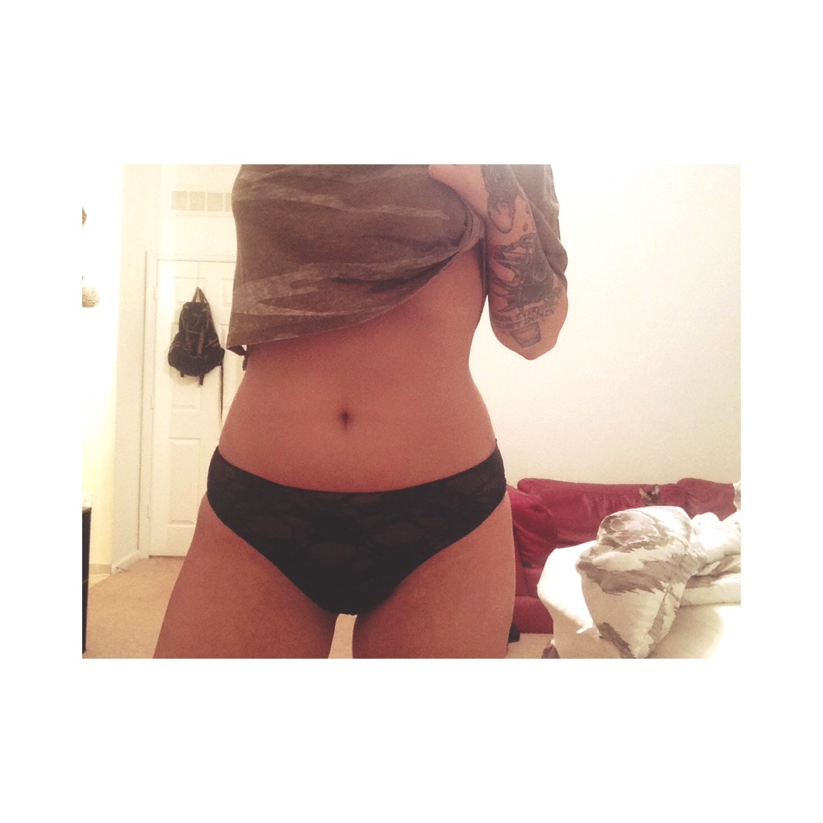 kwen-b:  i felt weird about my body today so i took some pictures of it. so here.