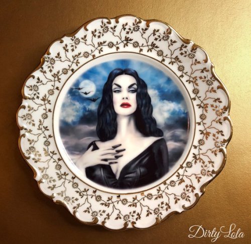snootyfoxfashion: Vintage Horror Character Decorative Plates from DirtyLola  x / x / x / x / xx
