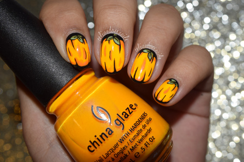 the cutest pumpkins ever inspired by the lovely @cbknails! polish: China Glaze Sun Worshipper