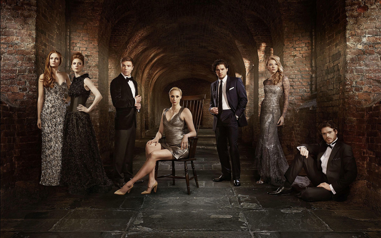 mysexywetworld:  laynetalks: The cast of Game of Thrones get glammed up (x)  Mi vien