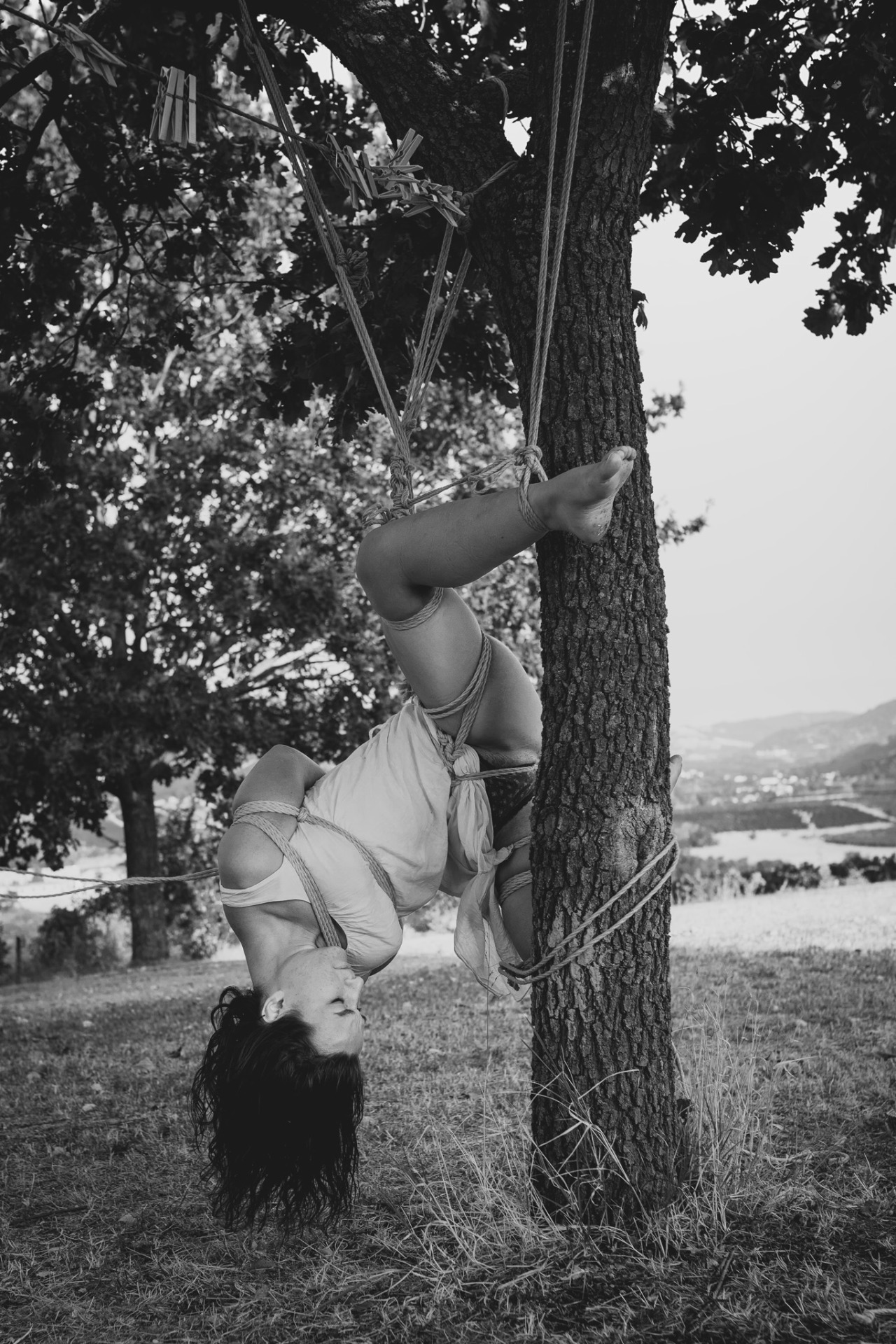 kirigamikinbaku: http://www.abbraccidicorde.com/tenshiko-qg-vigneti-kinbaku/ ropes