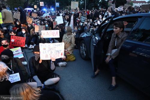 cassiopeiaerinblack:picturepowderinabottle:26.10.20 - the fifth consecutive day of protests aga