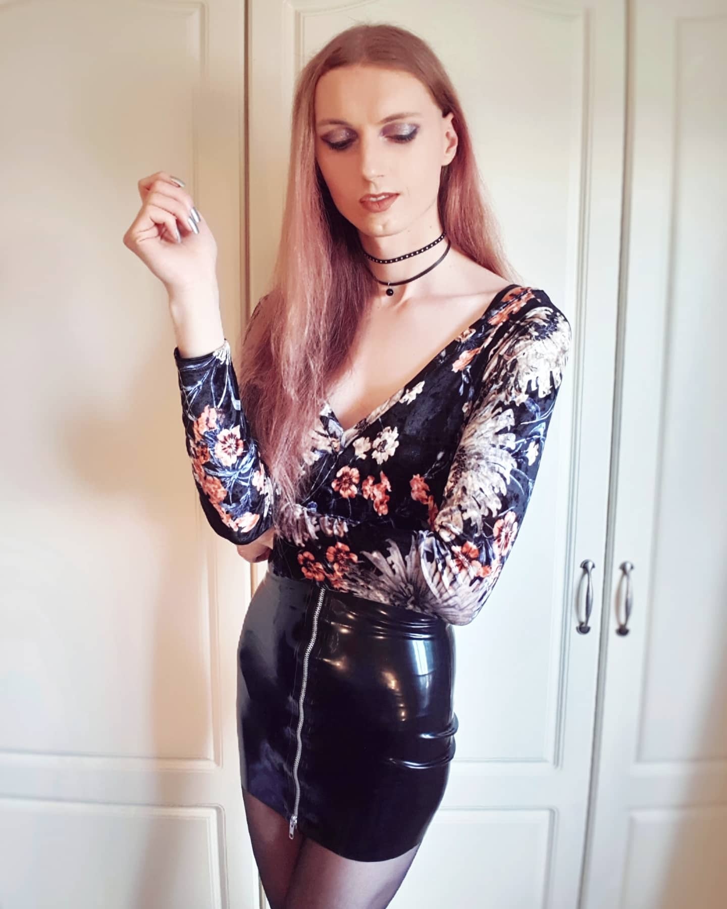 kittykat8311:I love my new @mrwilliamwilde Fame skirt, but I fear it may be a *little* too short for my gargantuan frame 😅🖤