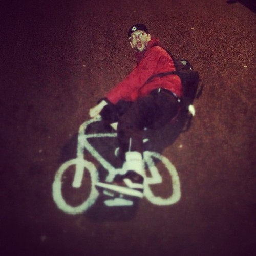 somaornothing:  #fixie rider #london - #bike #londonfridge #photooftheday #brixton #fixedgear #iphon