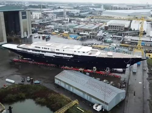 evilbuildingsblog:  Jeff Bezos superyacht spotted for first time at Dutch shipyard.