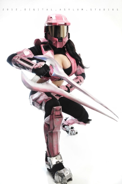 xxgeekpr0nxx:  Maria Ramos makes a pretty bad-ass Spartan! 