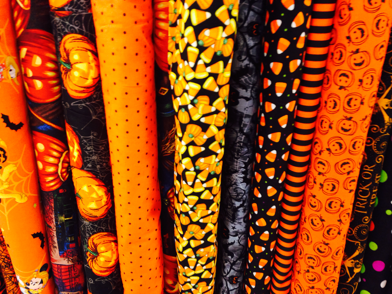 horrorriz:  *tries to teleport fabric here* You can never have too much halloween