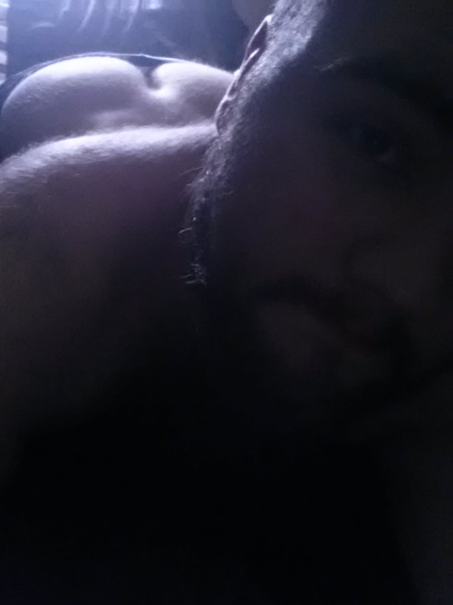 captainjaneways-bitch:  azachontitan:  I like the way the sunlight accentuates my ass  the thirst right now. 
