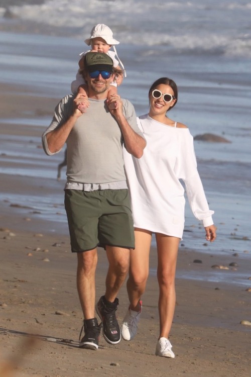 amazing-vs-angels:Bradley Cooper, Irina Shayk & Lea de Seine enjoy a day in Malibu, California.