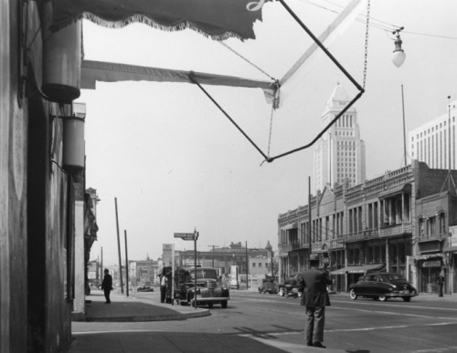 memoriastoica - Los Angeles Street at Ferguson Alley with City...