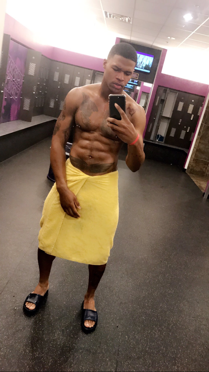 edgeitgood:  Dude probably doesn’t know how sexy he is 😫😍❤️👅💦💍
