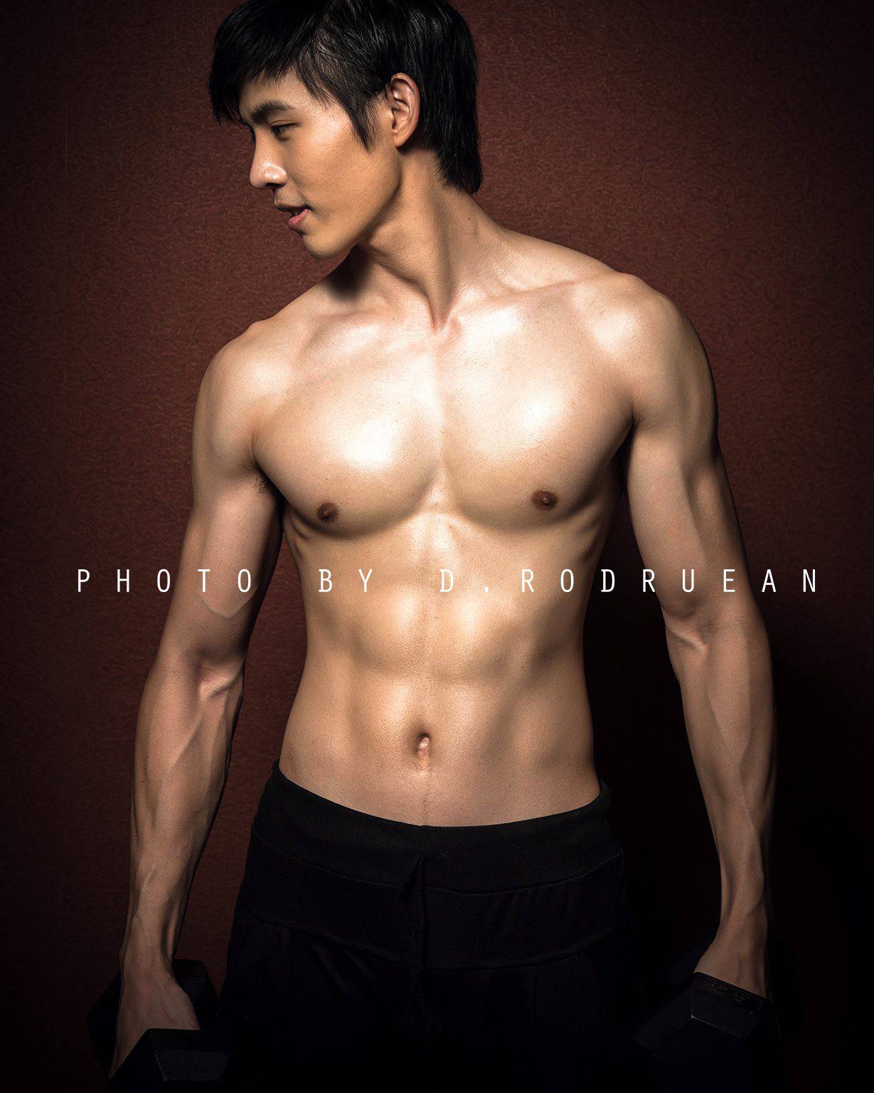 twhornyboy:  mantop10691:  泰國超可愛直男小鮮肉男模…Kun Kittikun  身材真好