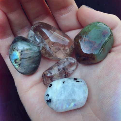 creepy-witchy-af: lavenderwaterwitch: my pocket stones rainbow moonstone, labradorite, quartz with i