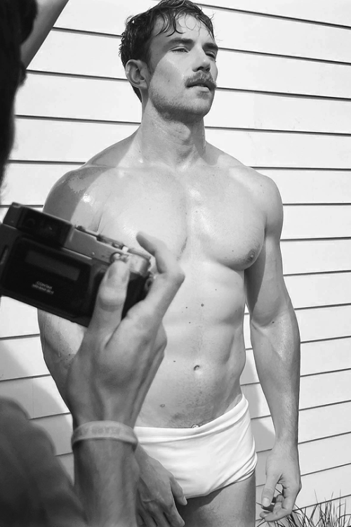 rob-pattinson:ZANE PHILLIPS2022 | Diego Villarreal Vagujhelyi ph. for Costa Brazil