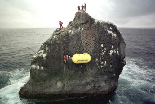 ultrafacts:Rockall is an uninhabited remote granite islet in the North Atlantic Ocean situated at th