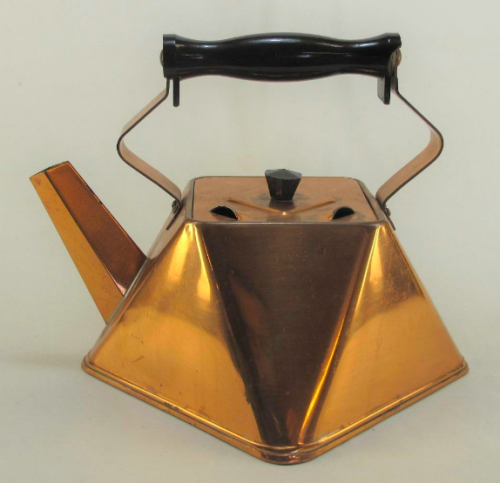 ein-bleistift-und-radiergummi:German Cubist Style Copper Kettle with a Bakelite Handle, 1920s.(via e