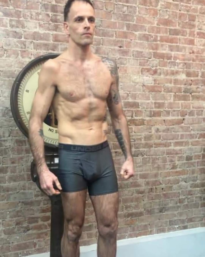 Liunatic Fringe Jonny Lee Miller Headed Into The Mma Ring For