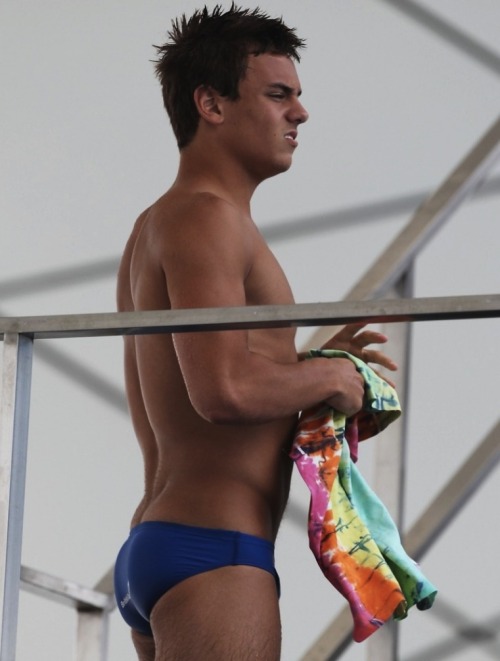 malecelebassblog:  Tom Daley’s ass. For more hot male celeb ass, follow:  malecelebassblog.tumblr.com
