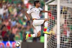 jurgendam:  El Tecatito celebrando su gol vs. Guatemala 