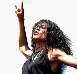 banjee-boi:mobmaterial:Jada Pinkett Smith performing with her metal band, Wicked WisdomIn case you d