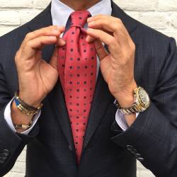 violamilano:  @rickycarlo is sporting one of our Classic handprinted silk ties with handrolled blades… Worldwide shipping ➡️ 125 new prints online under “Whats new” at www.violamilano.com  #violamilano #handmade #madeinitaly #luxury #sartorial