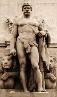 imperiumbarbatus:  Hercules, monument to