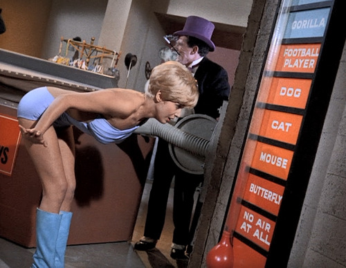 creepingirrelevance: Julie Gregg,  Batman (1966), “Batman Makes the Scenes”
