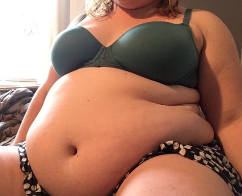 snotbowst1991: jesseyeah: Totally empty belly shot, so sad Hopefully it won’t be that way long