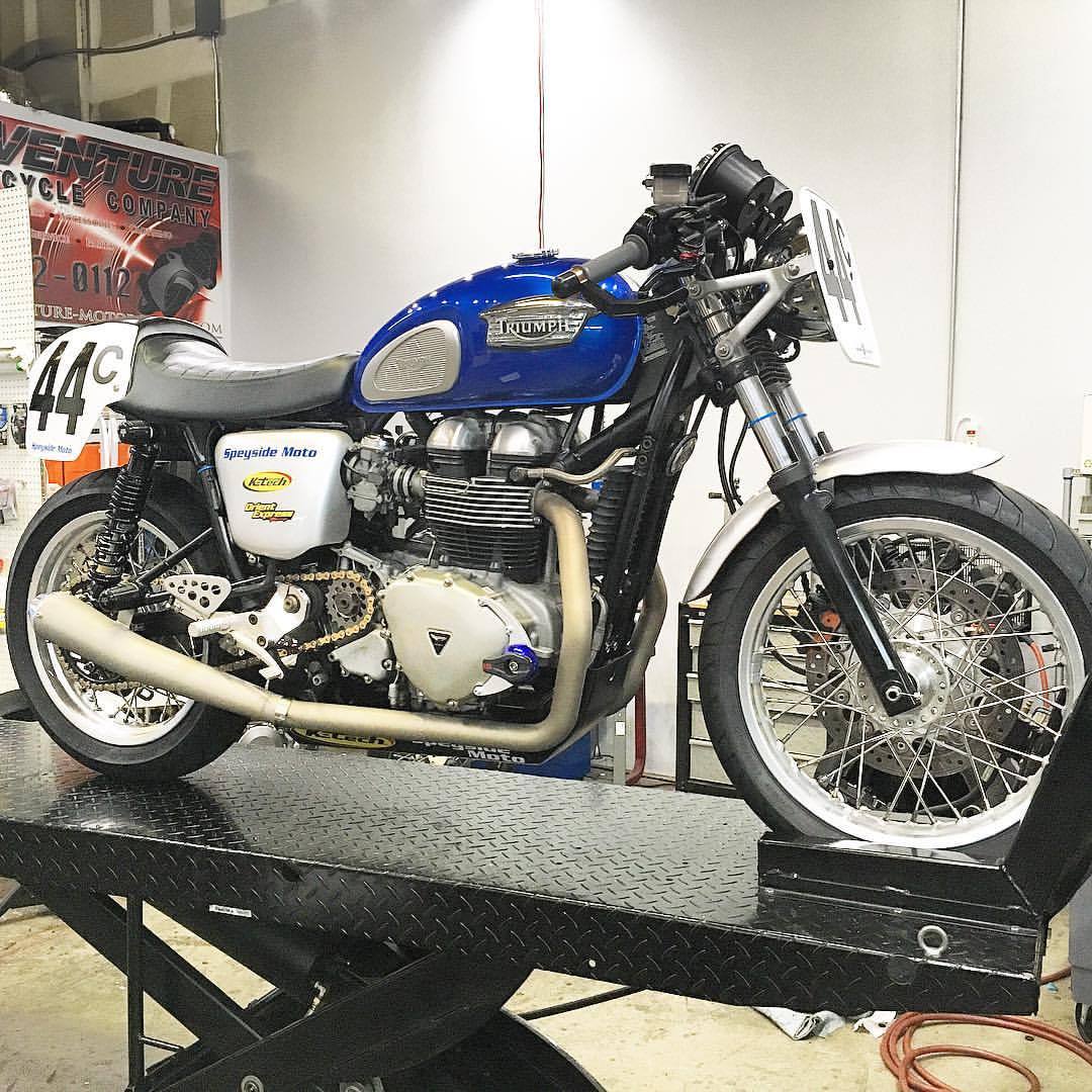 Another #thruxtoncup race bike ready for the track! #triumph #castrol #ktech (at Speyside Moto - Speyside Enterprises)