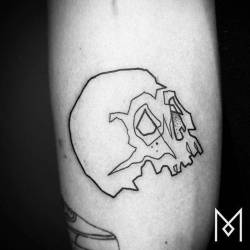 tattoofilter:  Continuous line skull on the