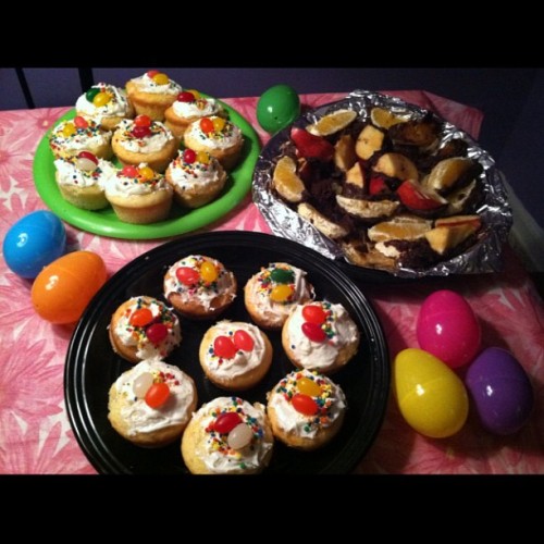 Jelly bean cupcakes & chocolate covered apples and oranges for Easter.