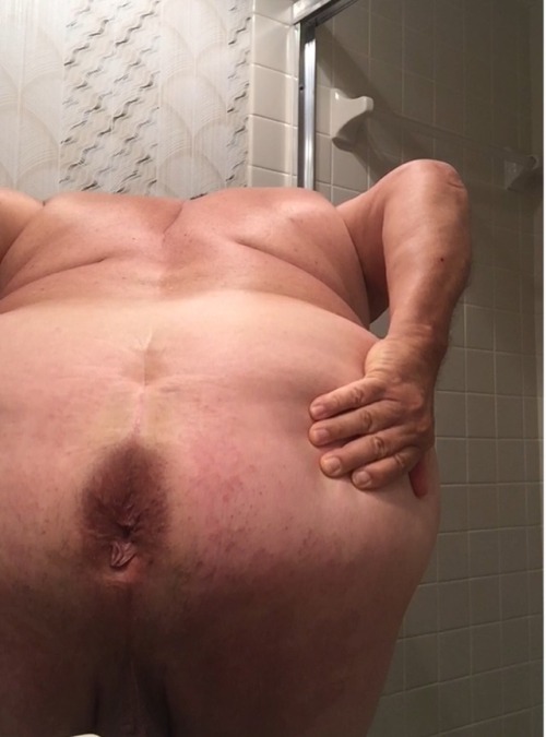 oldguy7100: Old guys backside as requested. Wow fucking pretty pussy
