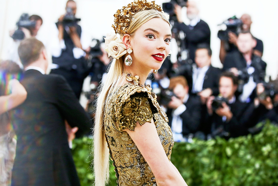 Аня Тейлор-Джой на met Gala 2018. Аня-Тейлор Джой мет Гала 2018. Anya Tailor Joy met Gala 2018.