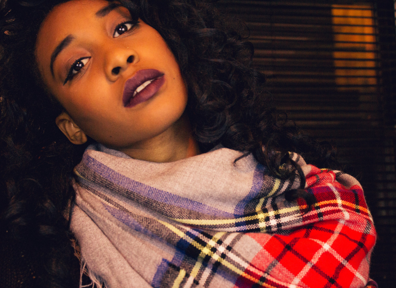 winefinedarkchicks:  Lipstick shade, superb.
