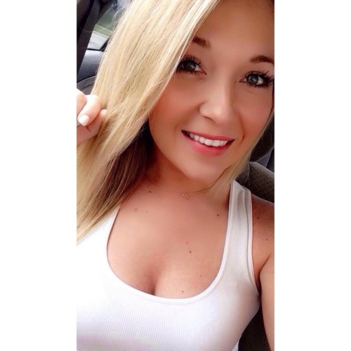 youngwebwhores2018: amatorer: sexyslts3: worshiporfuck:  thicklovestofuck:  Got to love my daughter 
