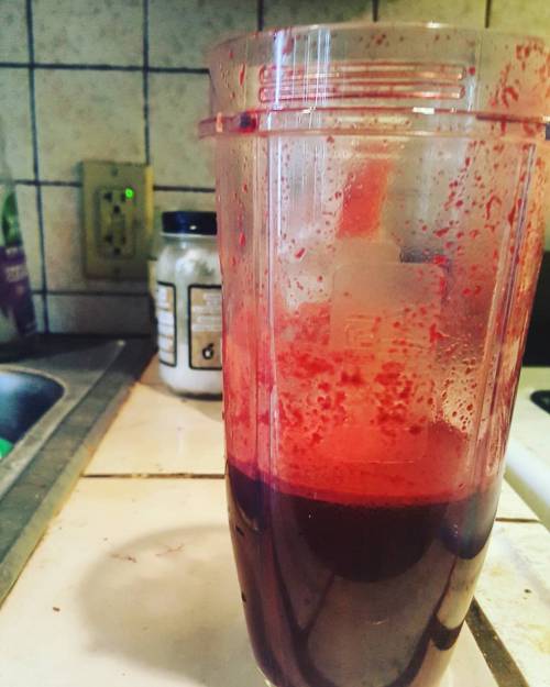 #ORGANIC #JUICING #BEETS #GARLIC #GINGER #KALE #REDCABBAGE #LEMON #CARROTS #APPLES #CELERY #PURIFY #