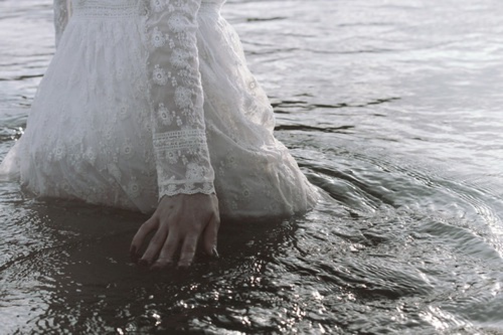 red-lipstick:Unknown Photographer (Anyone know who the artist for this is?)