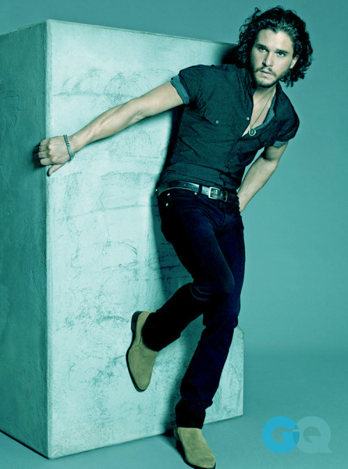 Kit Harington by Paola Kudacki for GQ Magazine http://its-erva-venenosa.tumblr.com/ - légalise! 