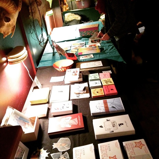 whipstickisses:
“Setting up for the closing reception at Golden West! @bmoreintocomics #baltimore #arts #comics
”
