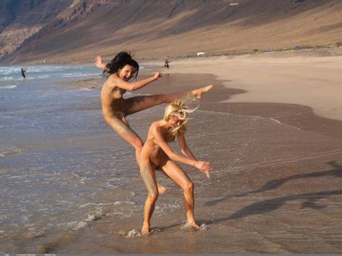 surfchicks:  Wow… I think that kick is going get her hard in the cunt!