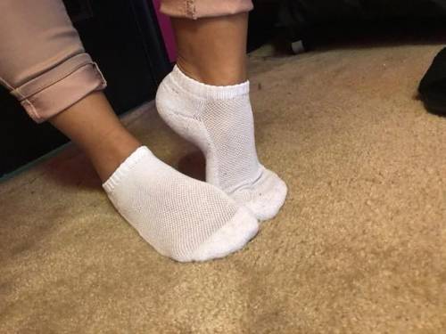 beautifulgirlsinsocks: Another beautiful anon sock model #socks #anklesocks #whitesocks #whiteankles