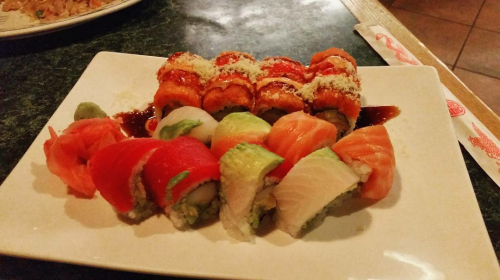 idreamofsushi: sugarcaneshank: DAY 3 - Dinner tonight with a good friend! Volcano Roll and Rainbow R