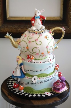 captaincupcakecouture:  alice in wonderland